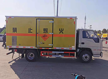 江北爆破器材运输车工人安全操作规范与智能技术保障